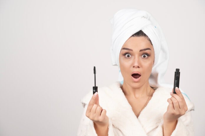 How to remove waterproof mascara